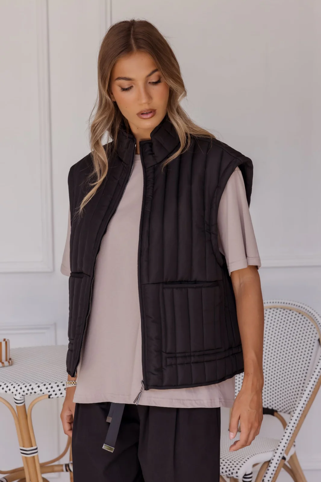 ARIA Vest Black