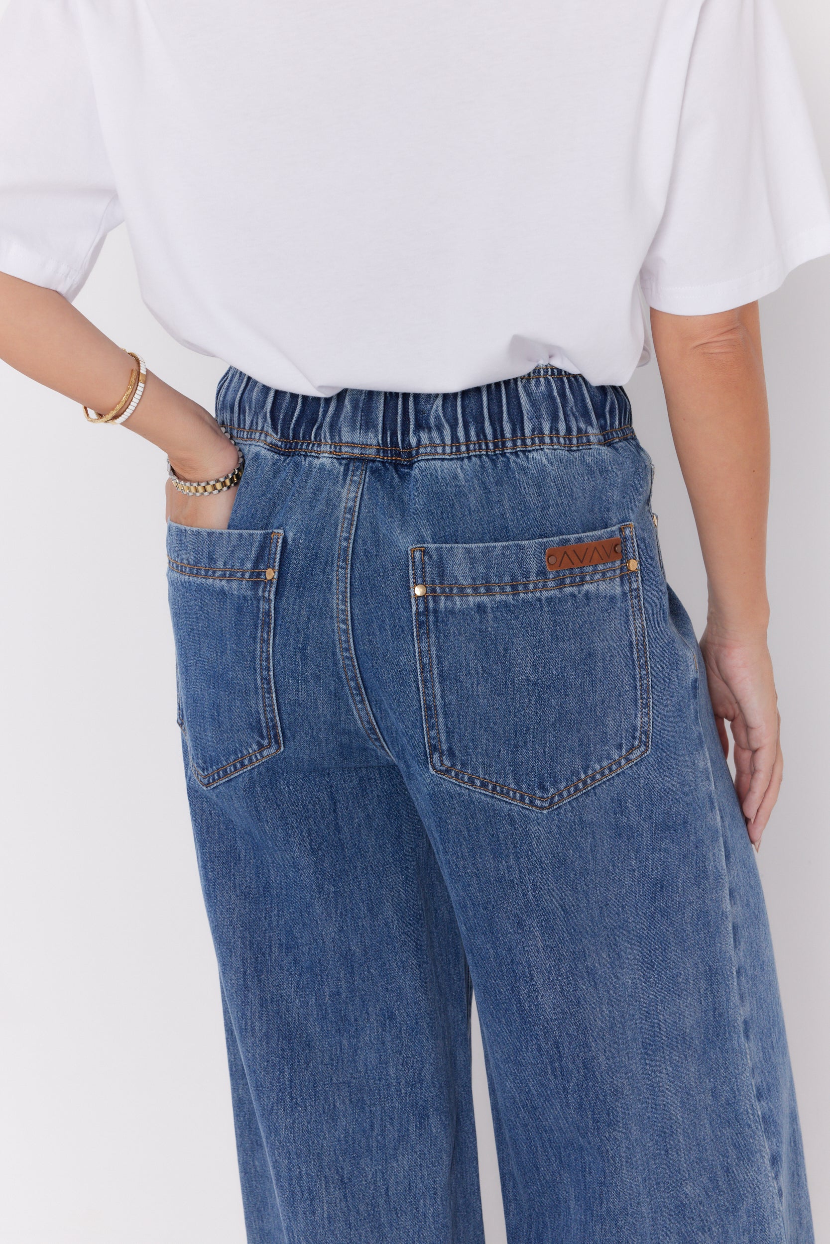 CASEY Jeans Mid Blue Wash Denim - Image 12