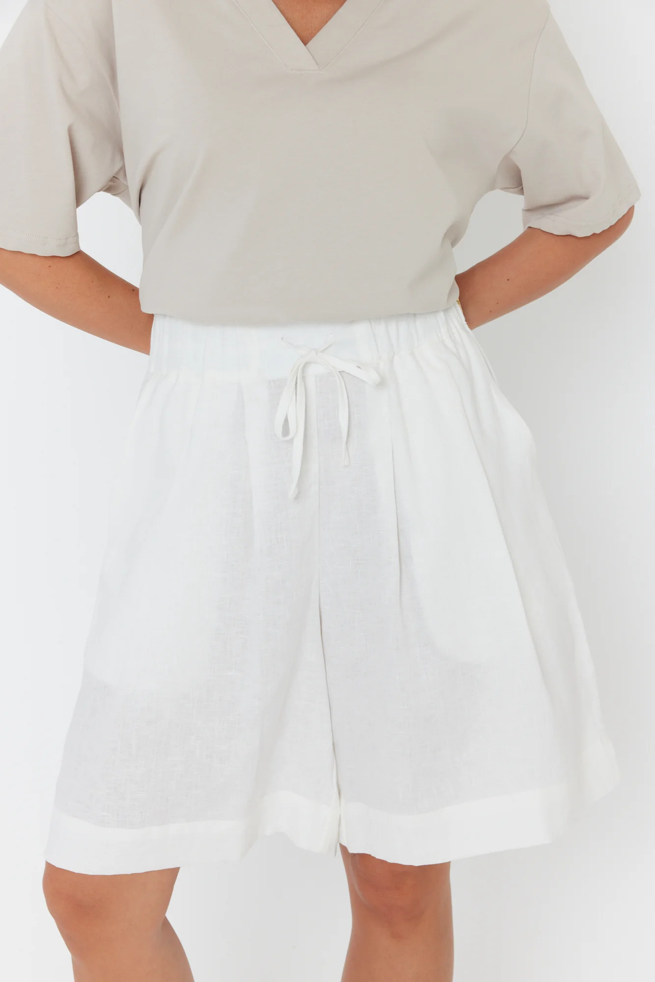 JUNY Shorts White - Image 8