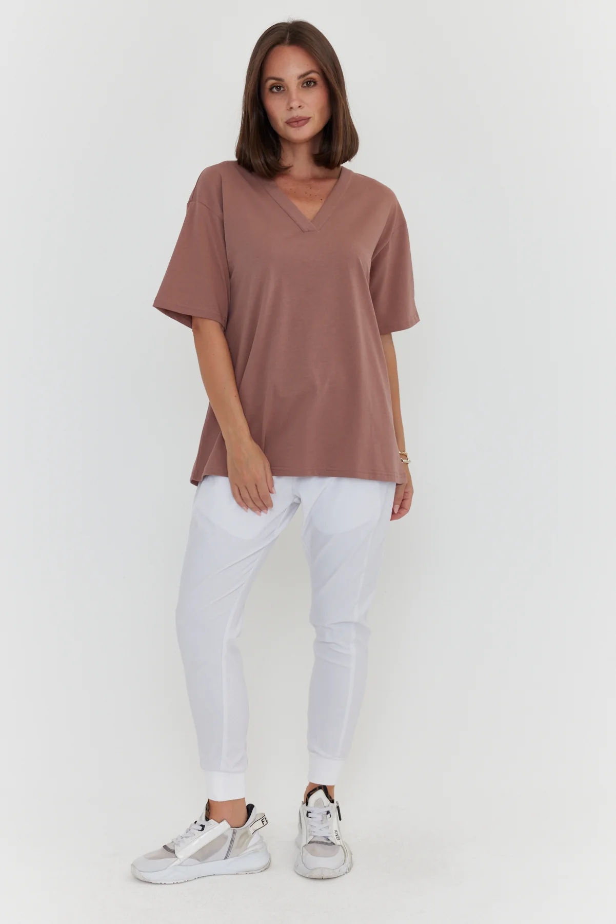 NIX V-Neck T-Shirt Mahogany - Image 5