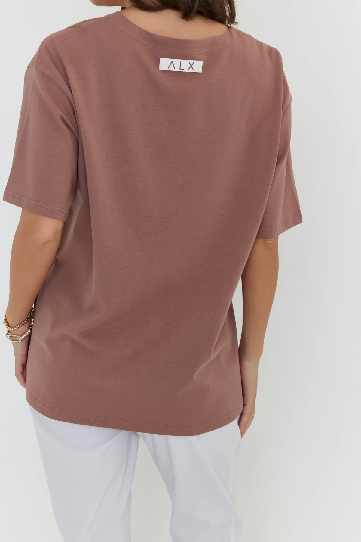 NIX V-Neck T-Shirt Mahogany - Image 9