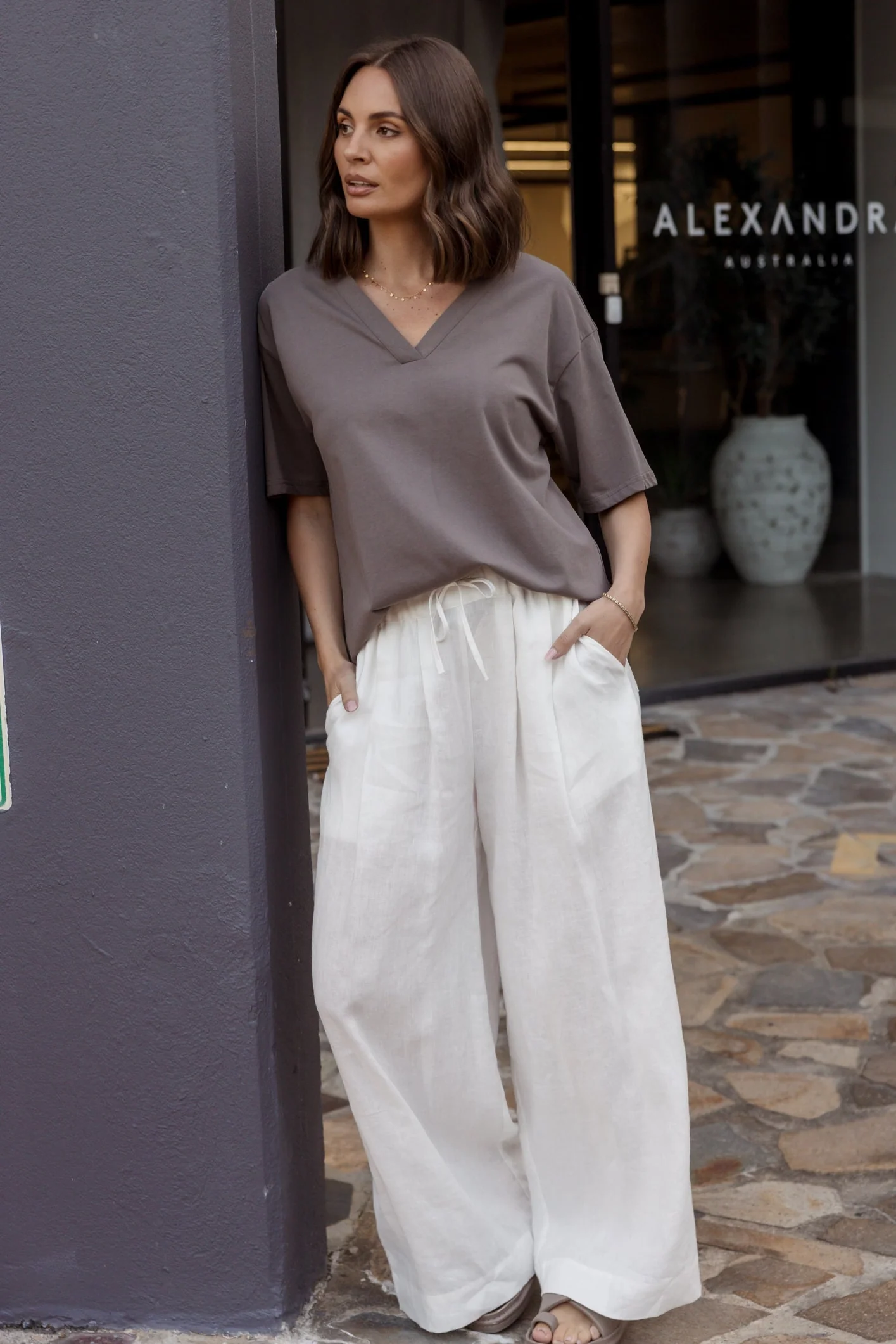 NIX V-Neck T-Shirt Taupe Brown - Image 2