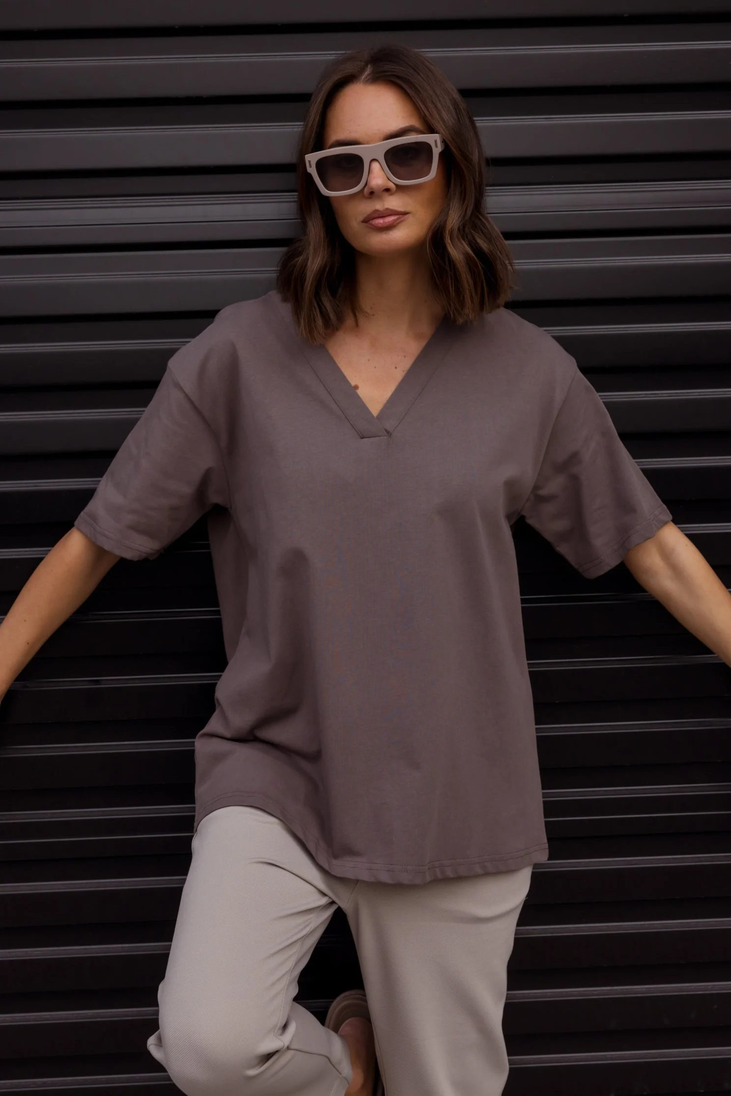 NIX V-Neck T-Shirt Taupe Brown - Image 3