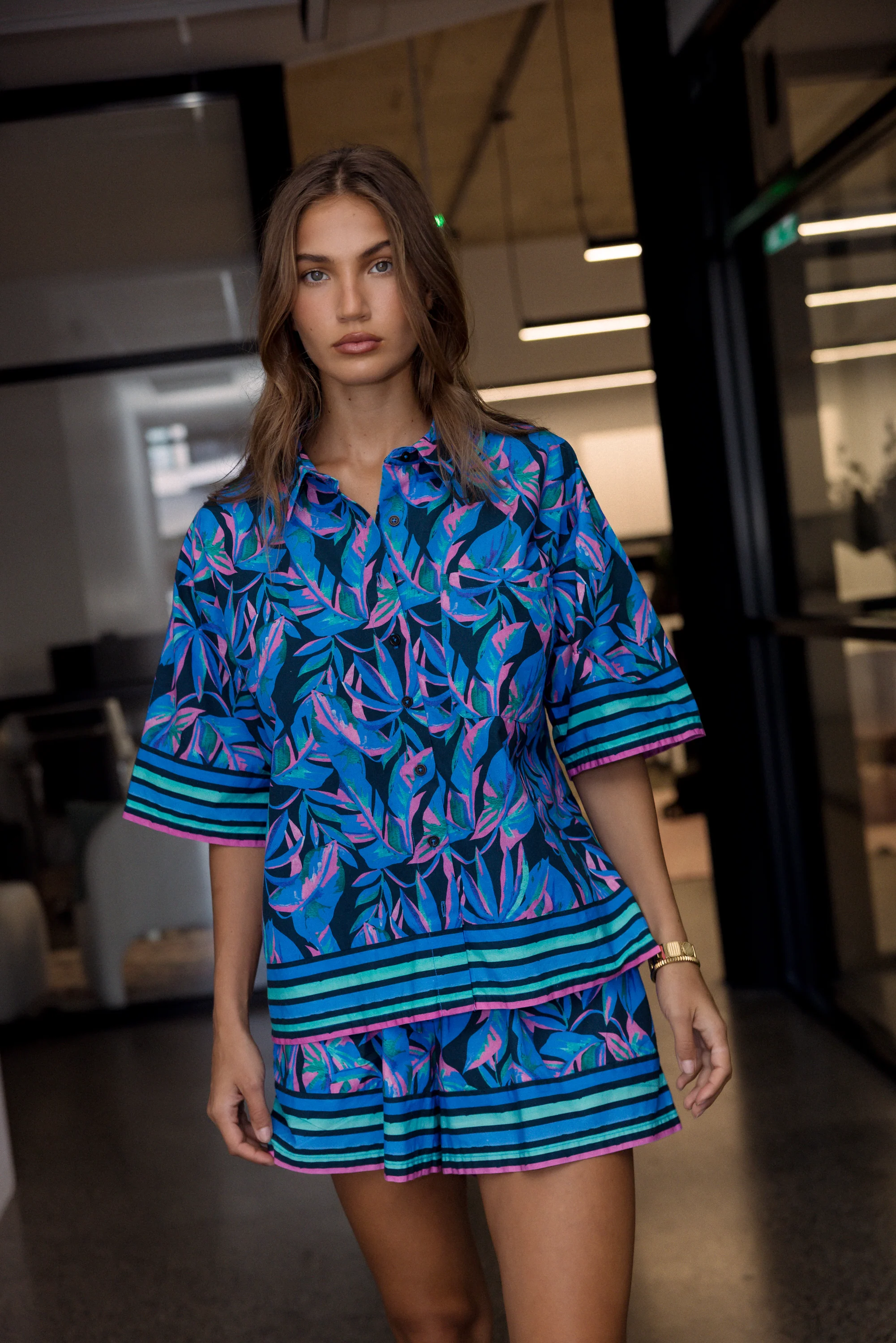 RISE Shirt Navy Floral Print - Image 2