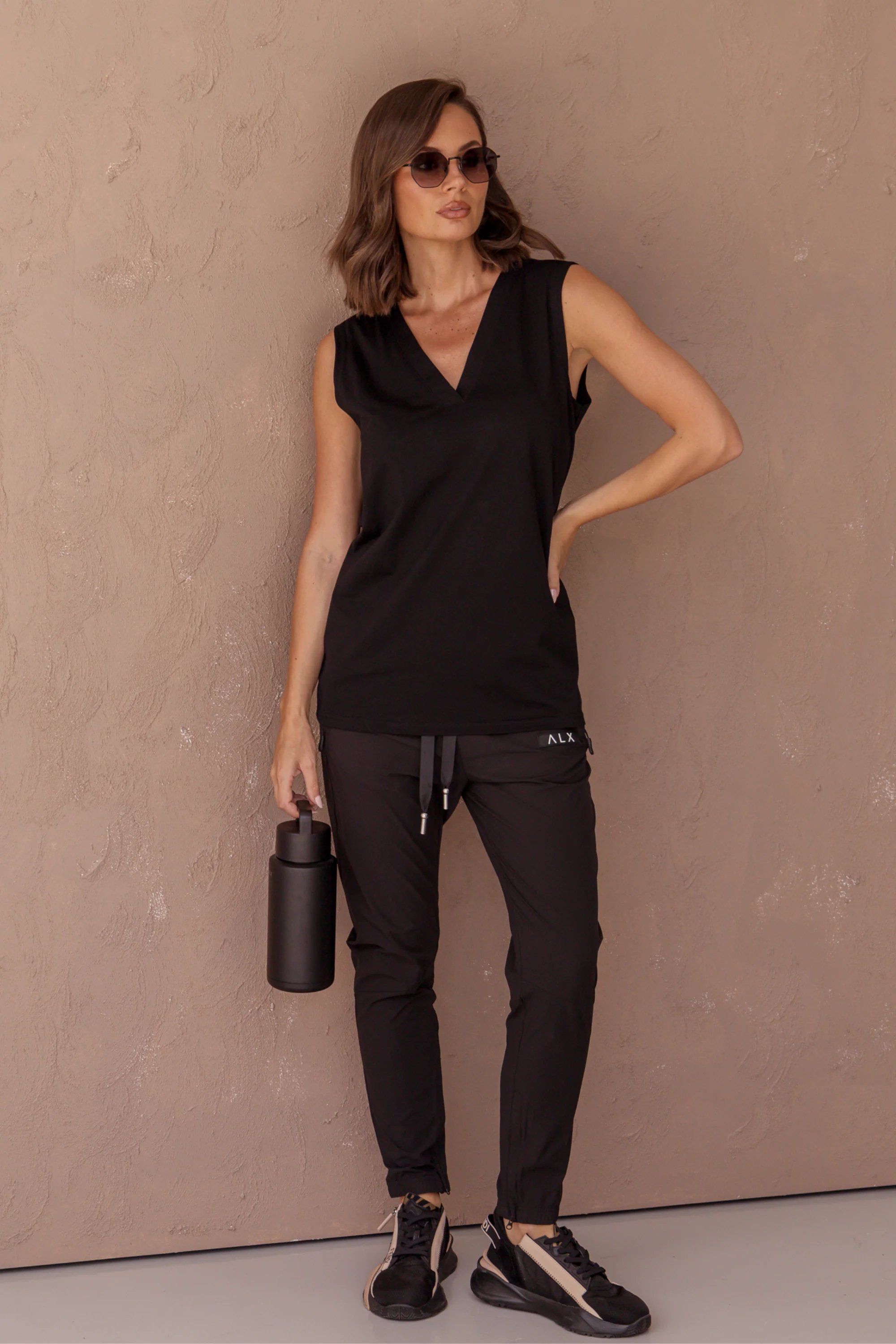 SIMBA V-Neck Black - Image 2