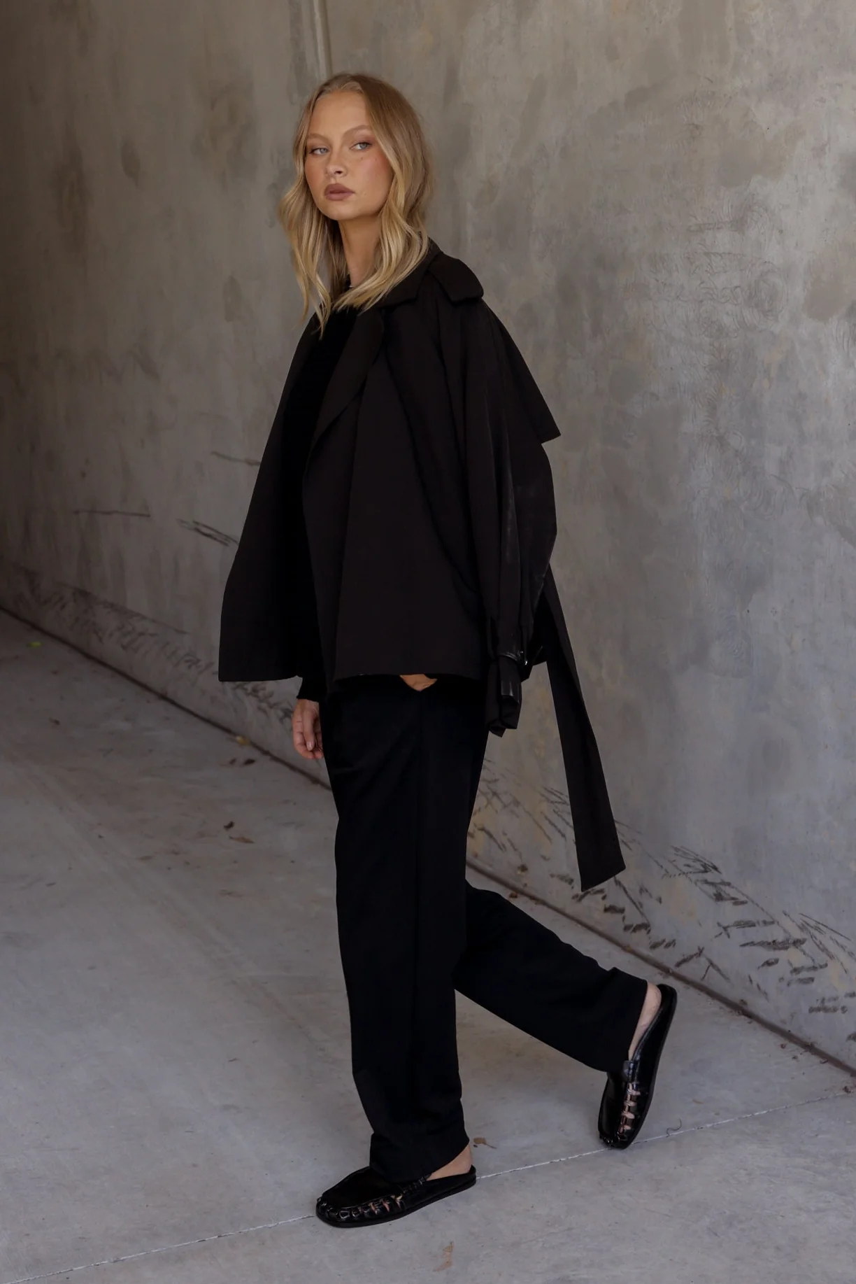 SOREN Soft Cropped Trench Black - Image 3