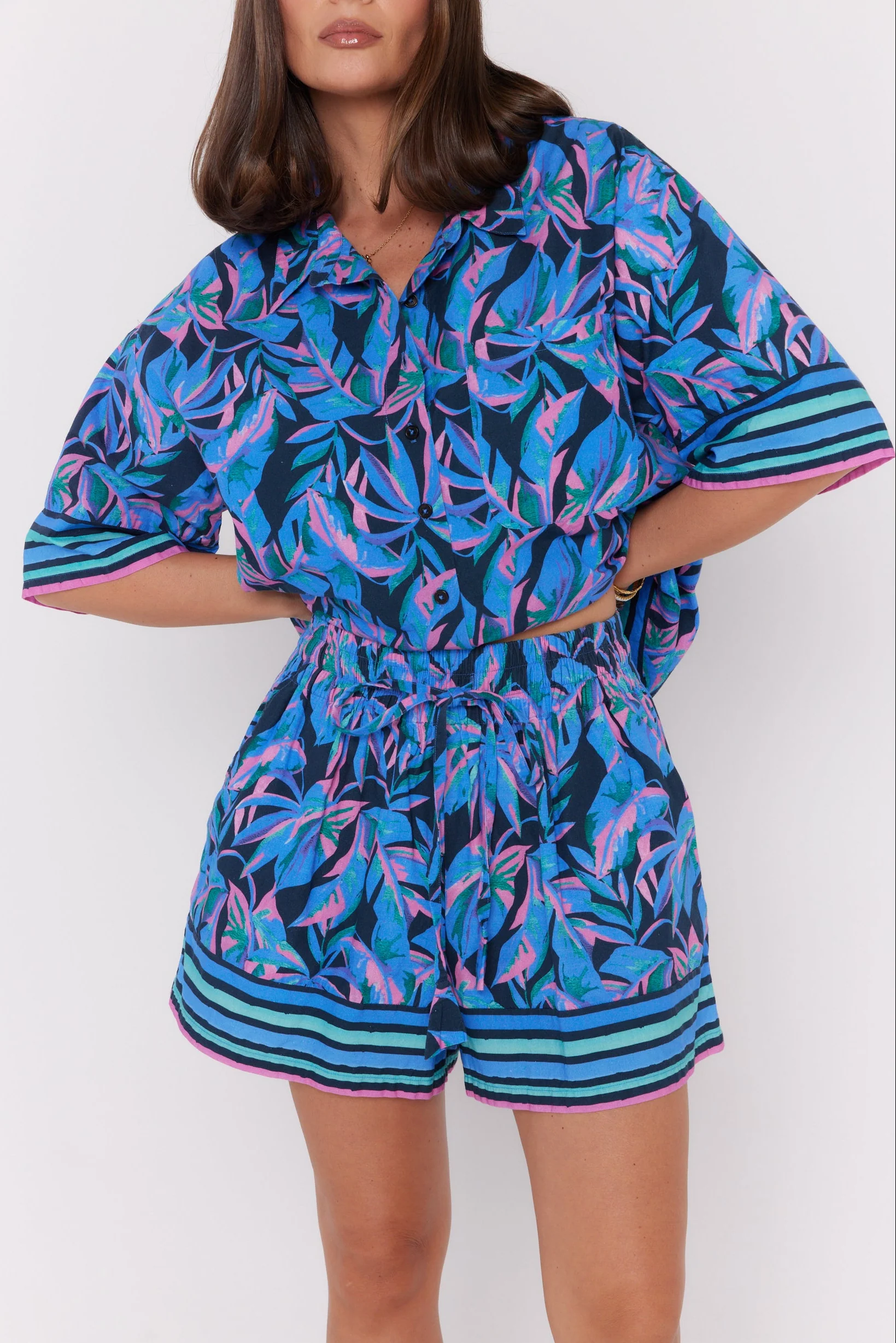 TRENE Shorts Navy Floral Print - Image 12